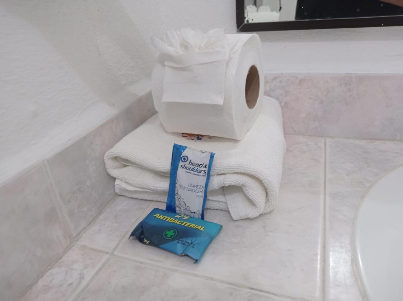 Hotel Los Leones Palenque Ngoại thất bức ảnh